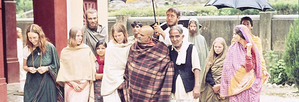 Neem Karoli baba with his followers
